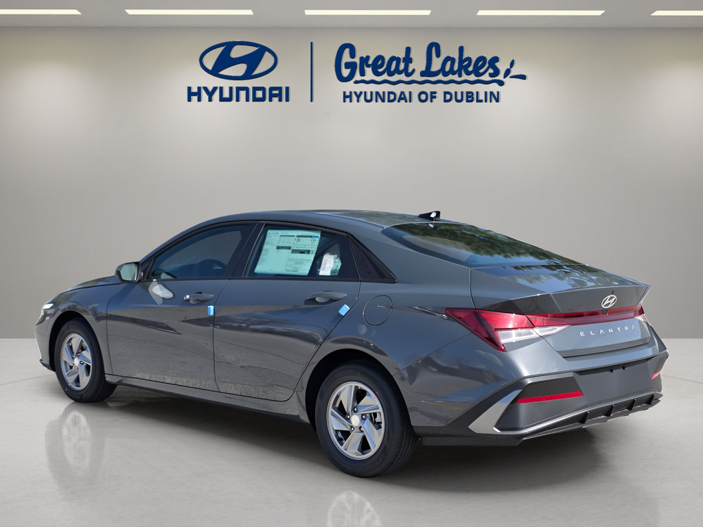 New 2026 Hyundai Elantra SE FWD image 3
