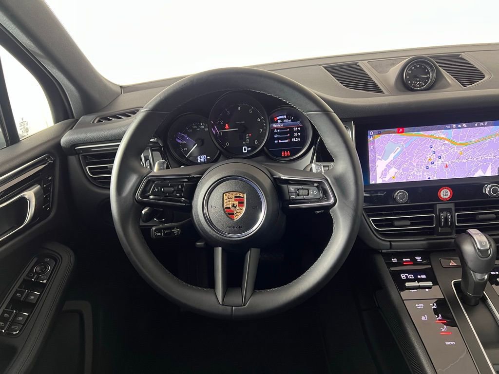 Certified 2025 Porsche Macan image 23