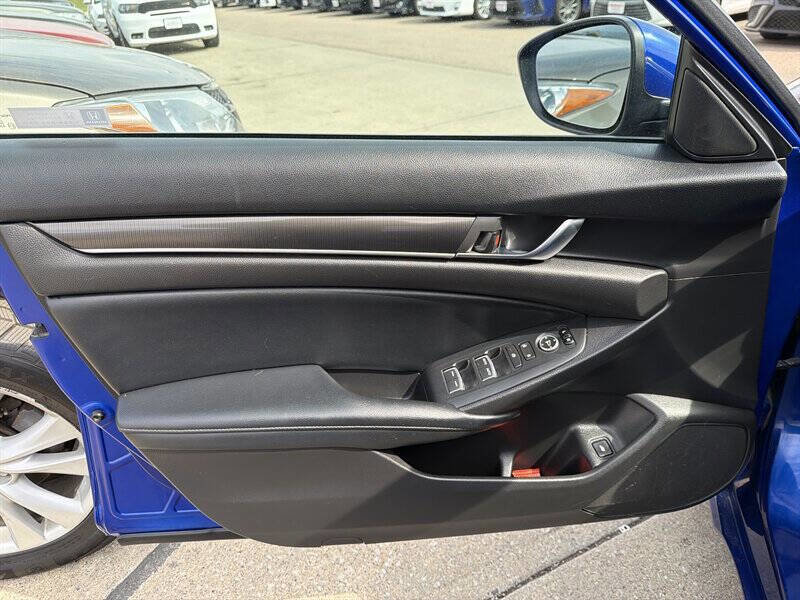 Used 2018 Honda Accord Sport image 11