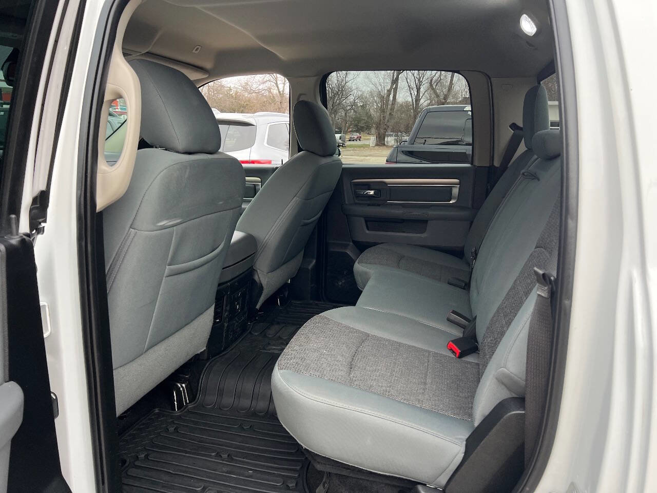 Used 2018 RAM 1500 SLT image 14