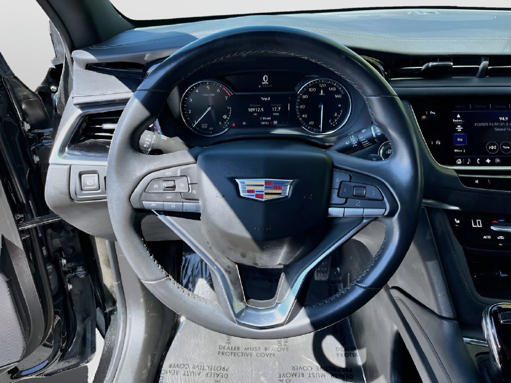 Used 2025 Cadillac XT6 Luxury AWD/4WD image 11