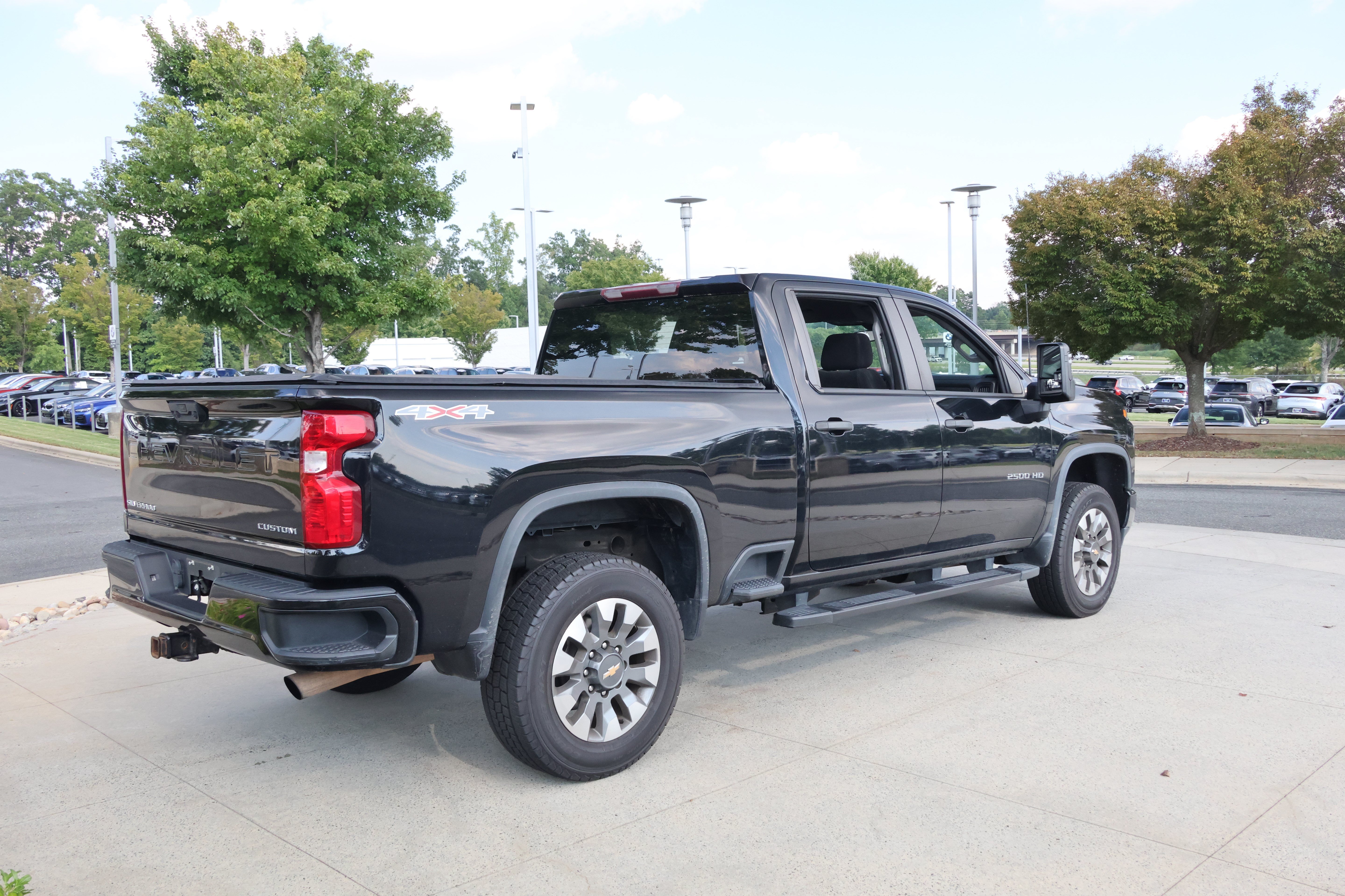 Used 2022 Chevrolet Silverado 2500 Custom w/ Custom Value Package AWD/4WD image 10