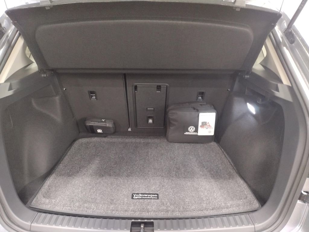 Used 2025 Volkswagen Taos SE image 18