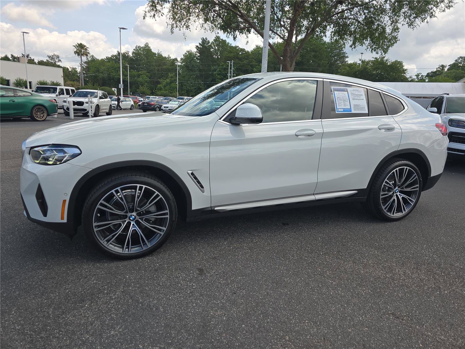 Used 2025 BMW X4 xDrive30i w/ Premium Package AWD/4WD image 7