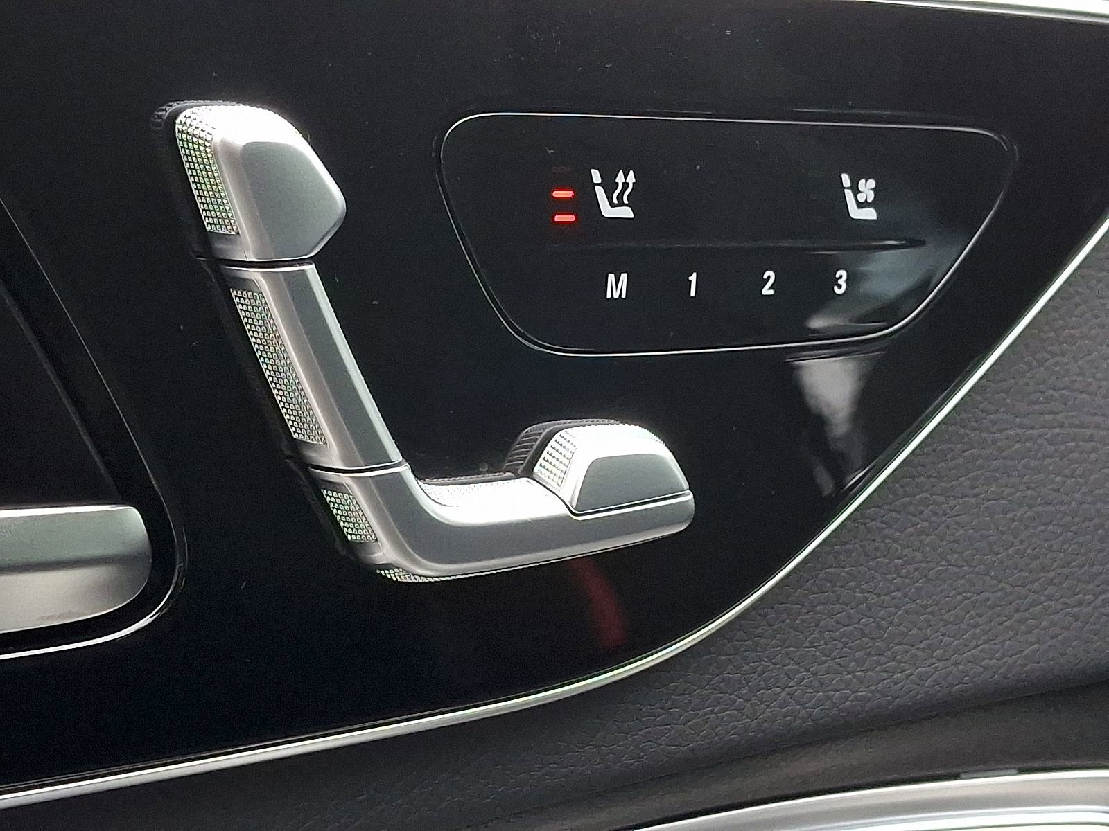 Used 2024 Mercedes-Benz CLE 300 4MATIC Coupe image 25