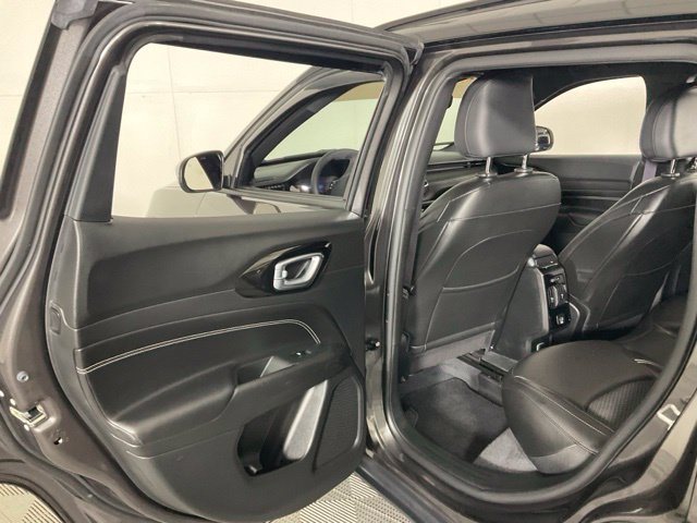 Used 2023 Jeep Compass Latitude AWD/4WD image 32