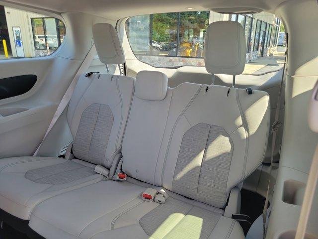 Used 2018 Chrysler Pacifica Touring Plus image 9