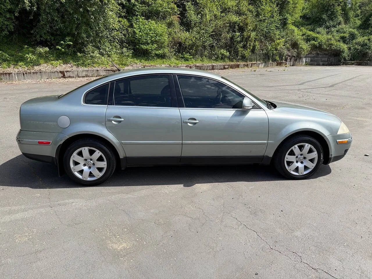Used 2005 Volkswagen Passat GL FWD image 15