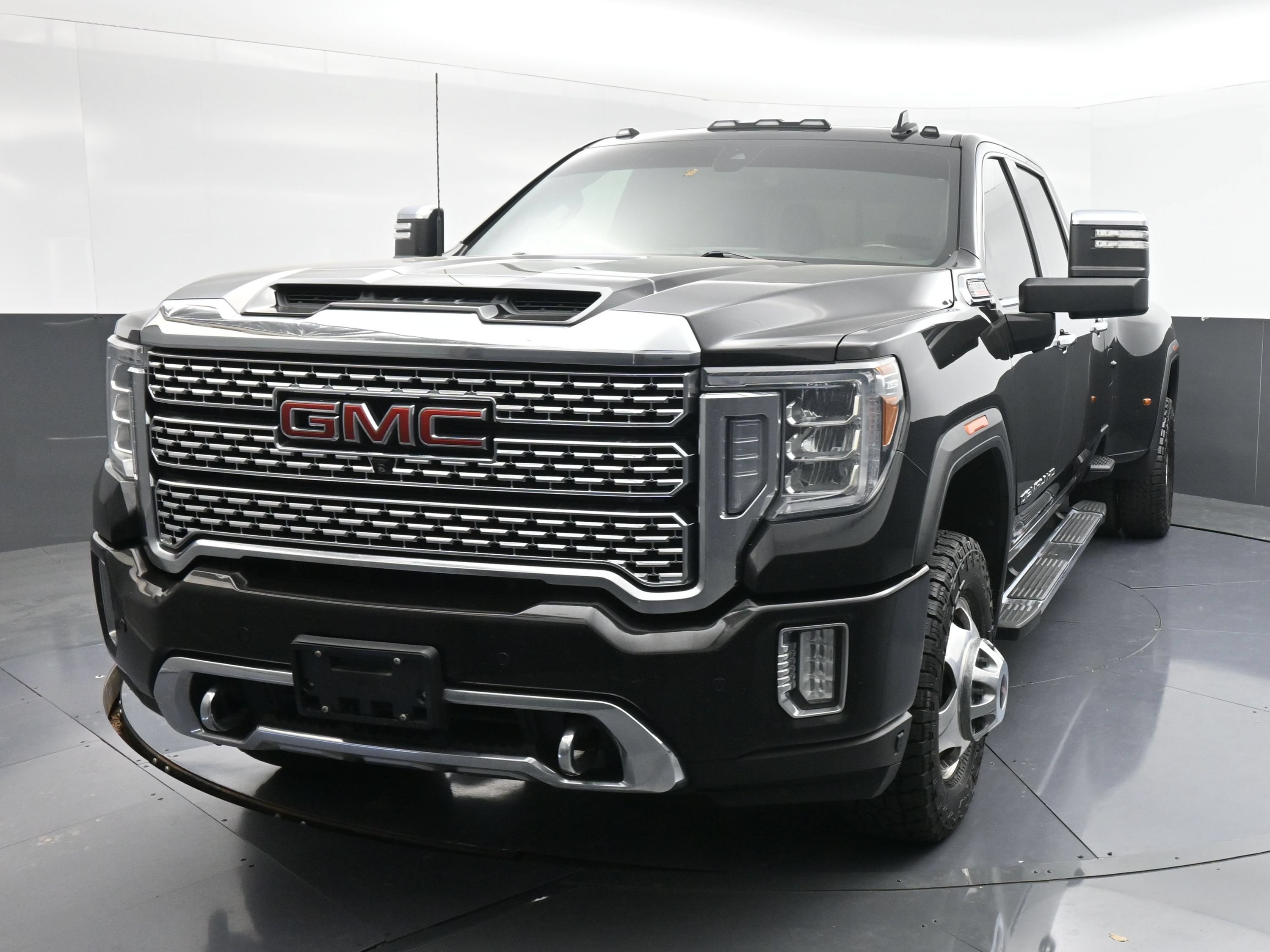 Used 2021 GMC Sierra 3500 Denali AWD/4WD image 1