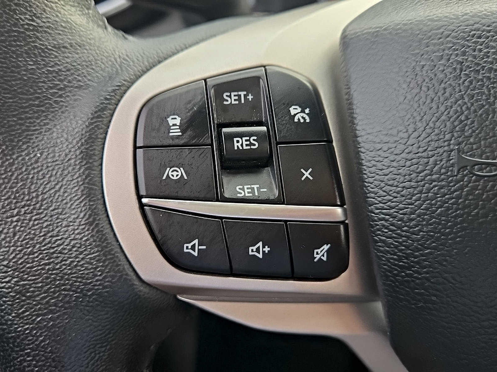 Used 2023 Ford Explorer XLT w/ Equipment Group 202A AWD/4WD image 13