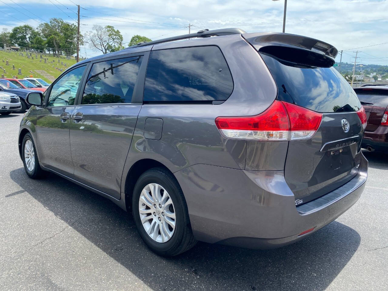 Used 2013 Toyota Sienna XLE FWD image 5