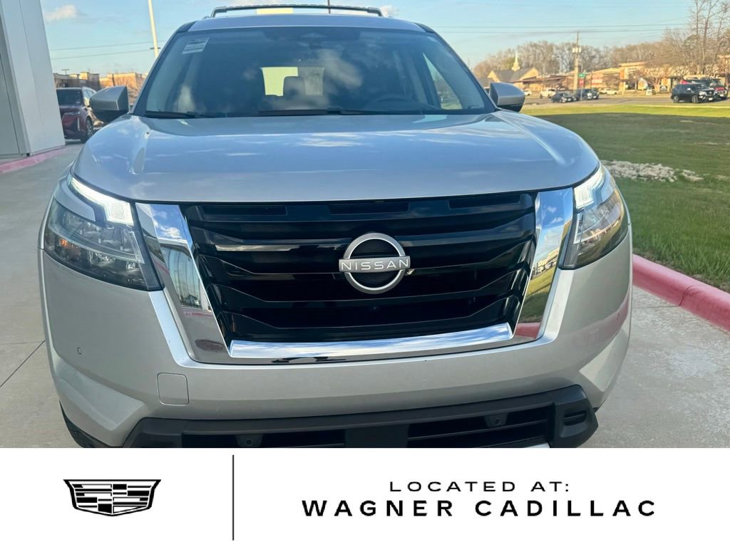 Used 2024 Nissan Pathfinder Platinum image 8