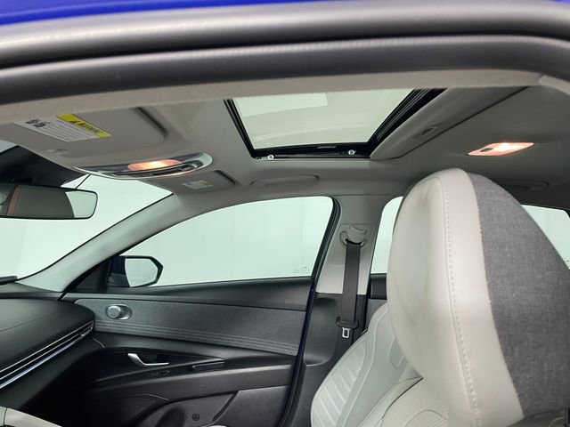 Used 2023 Hyundai Elantra Limited image 17