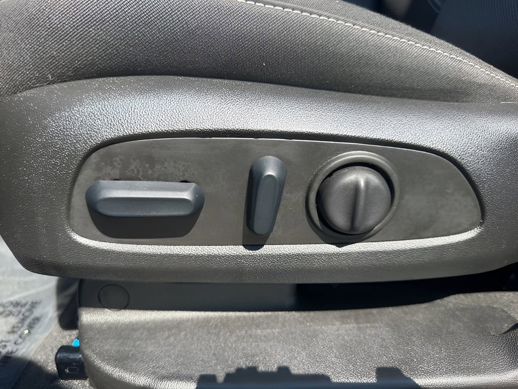 Used 2025 Chevrolet Blazer LT image 10