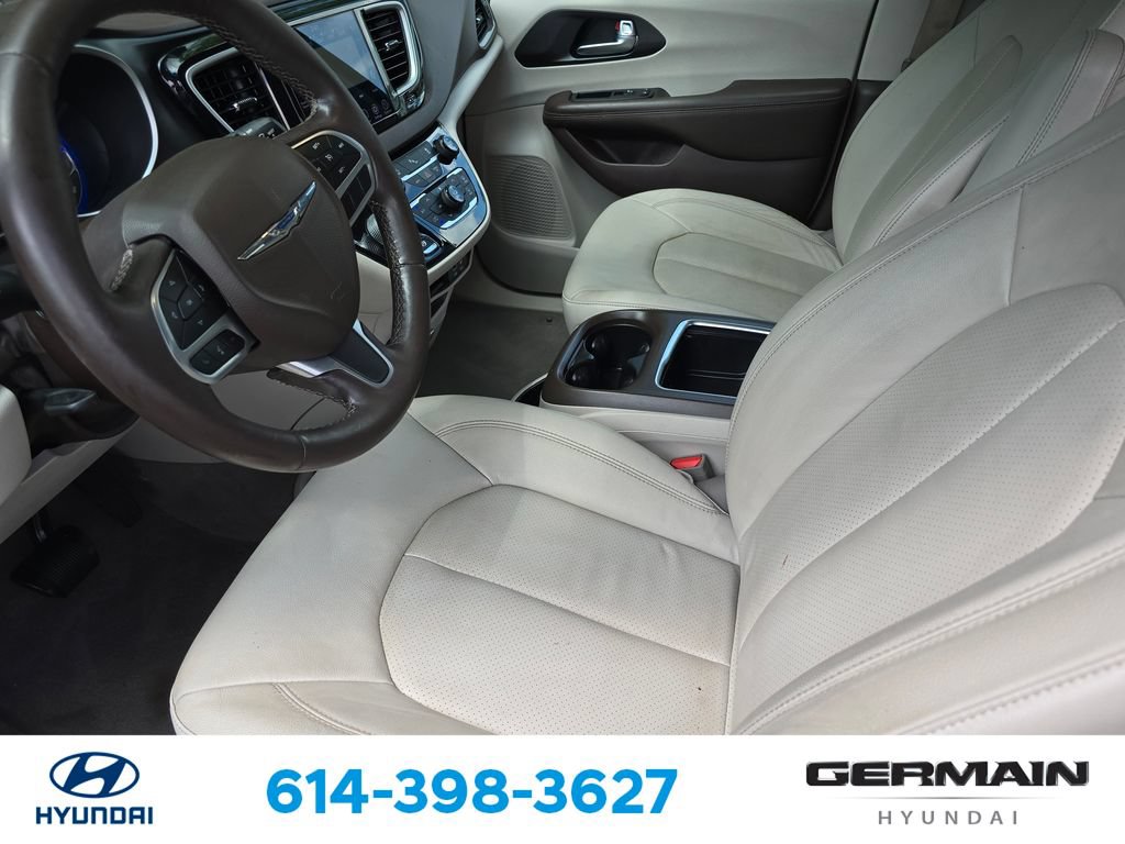 Used 2020 Chrysler Pacifica Touring-L Plus FWD image 18