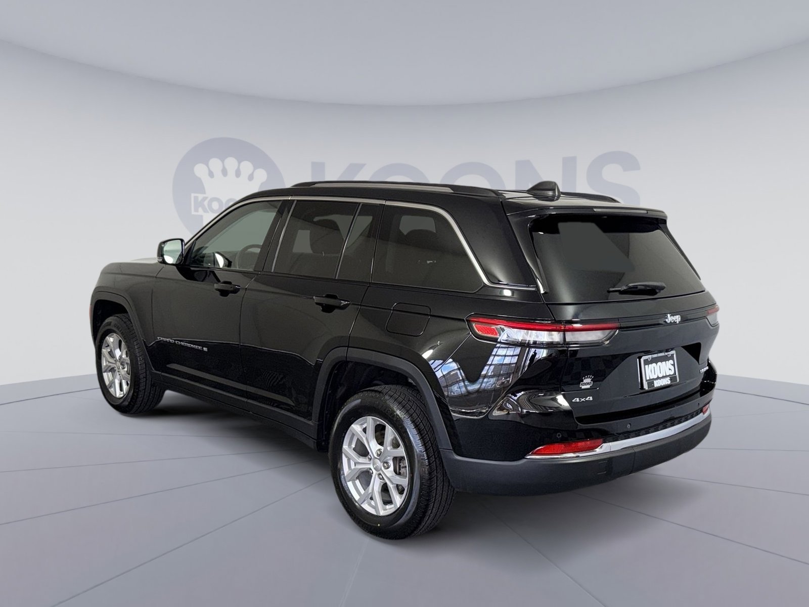 Used 2023 Jeep Grand Cherokee Limited image 4