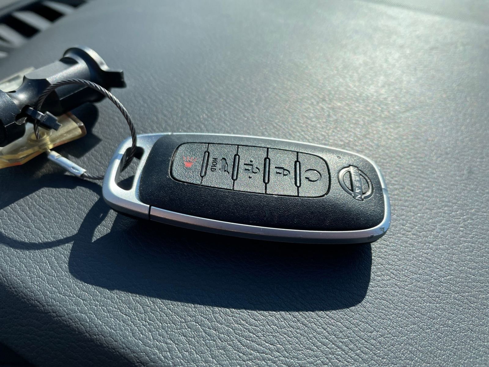 Used 2025 Nissan Pathfinder SV image 21