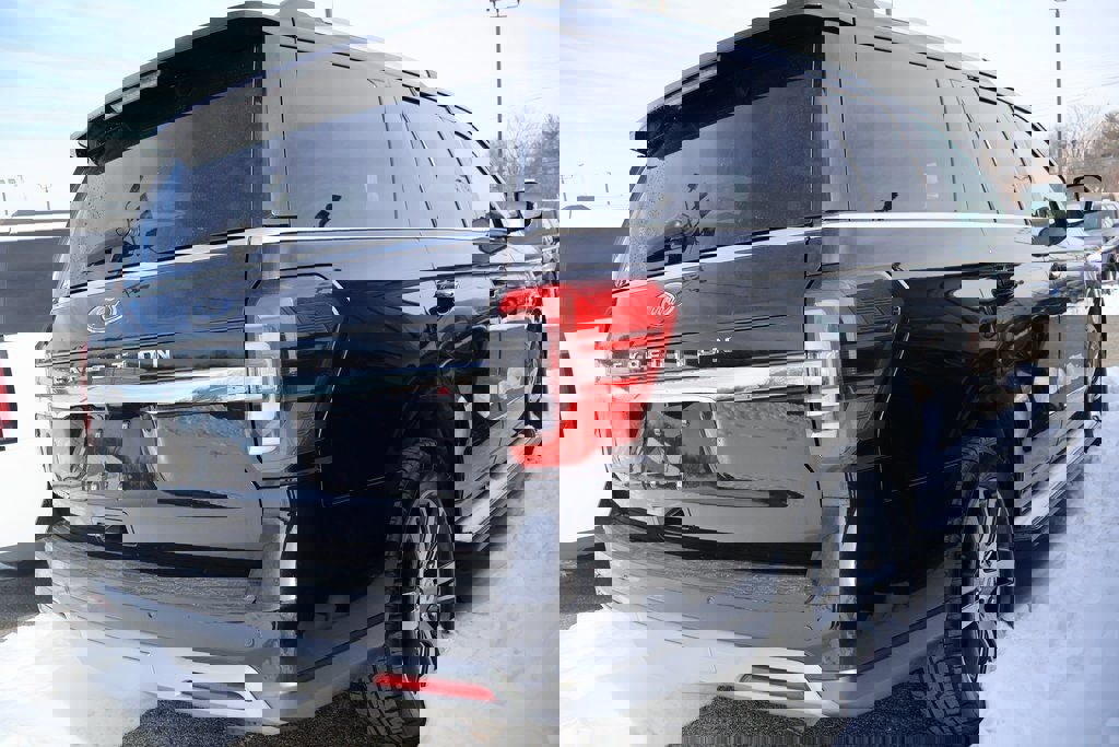 Used 2024 Ford Expedition Limited image 3