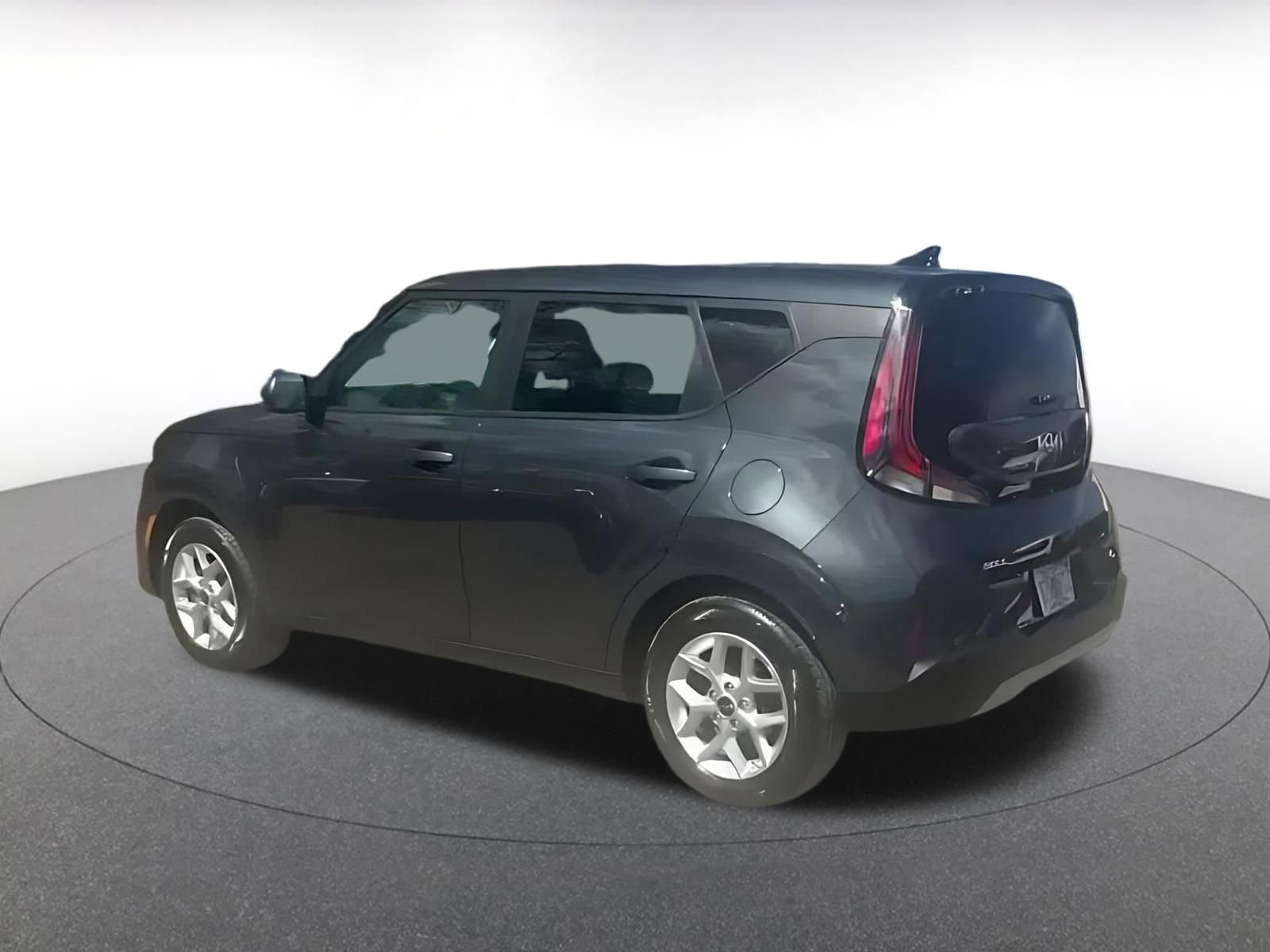 Used 2025 Kia Soul LX w/ LX Technology Package FWD image 9