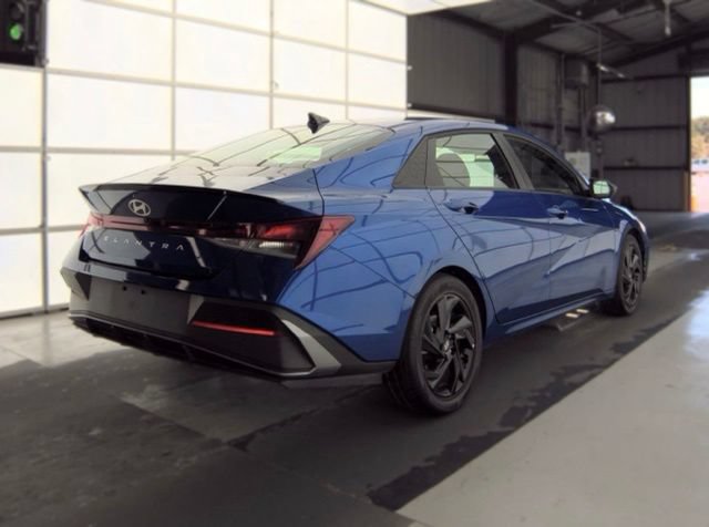 Used 2026 Hyundai Elantra Sport FWD image 4