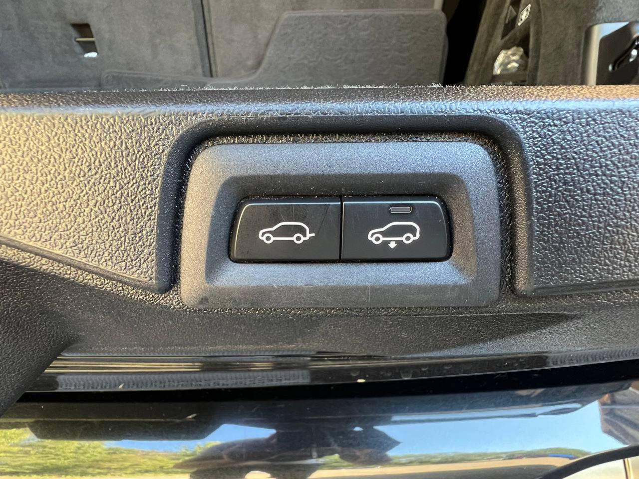 Used 2020 BMW X7 M50i w/ Executive Package image 36