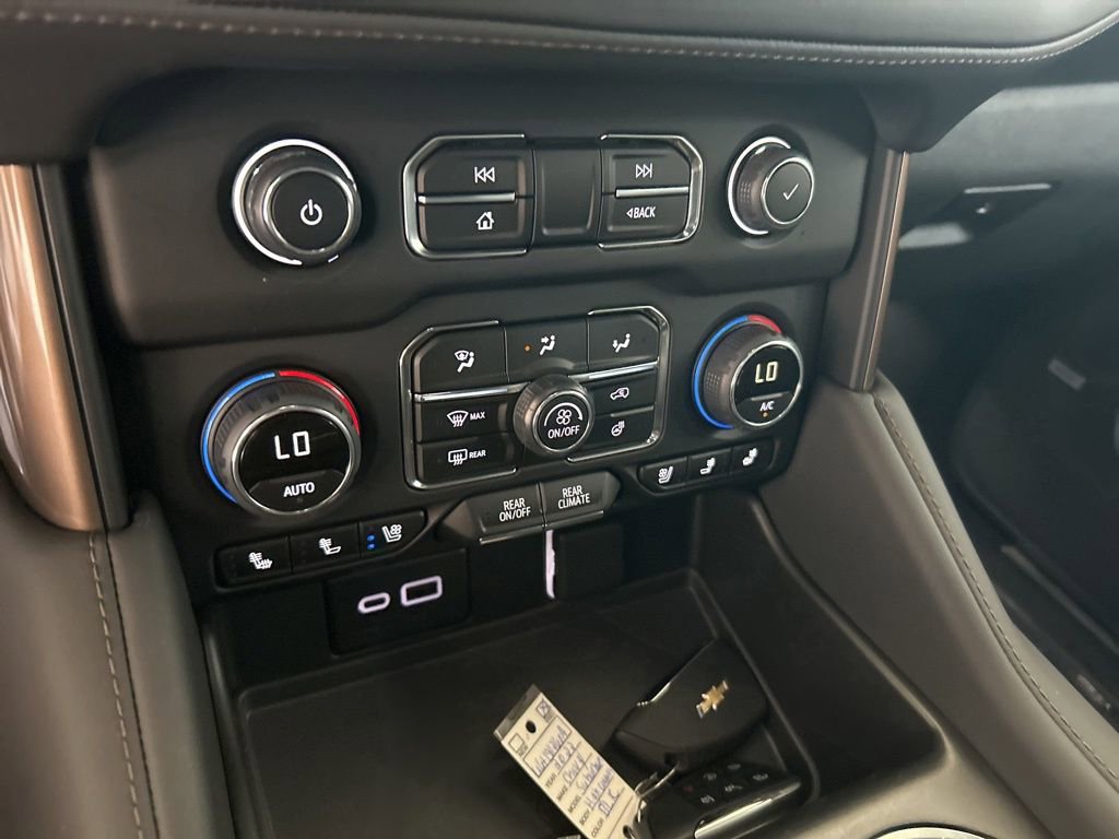 Used 2024 Chevrolet Suburban High Country w/ Advanced Technology Package image 55