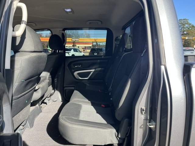 Used 2018 Nissan Titan SV image 11