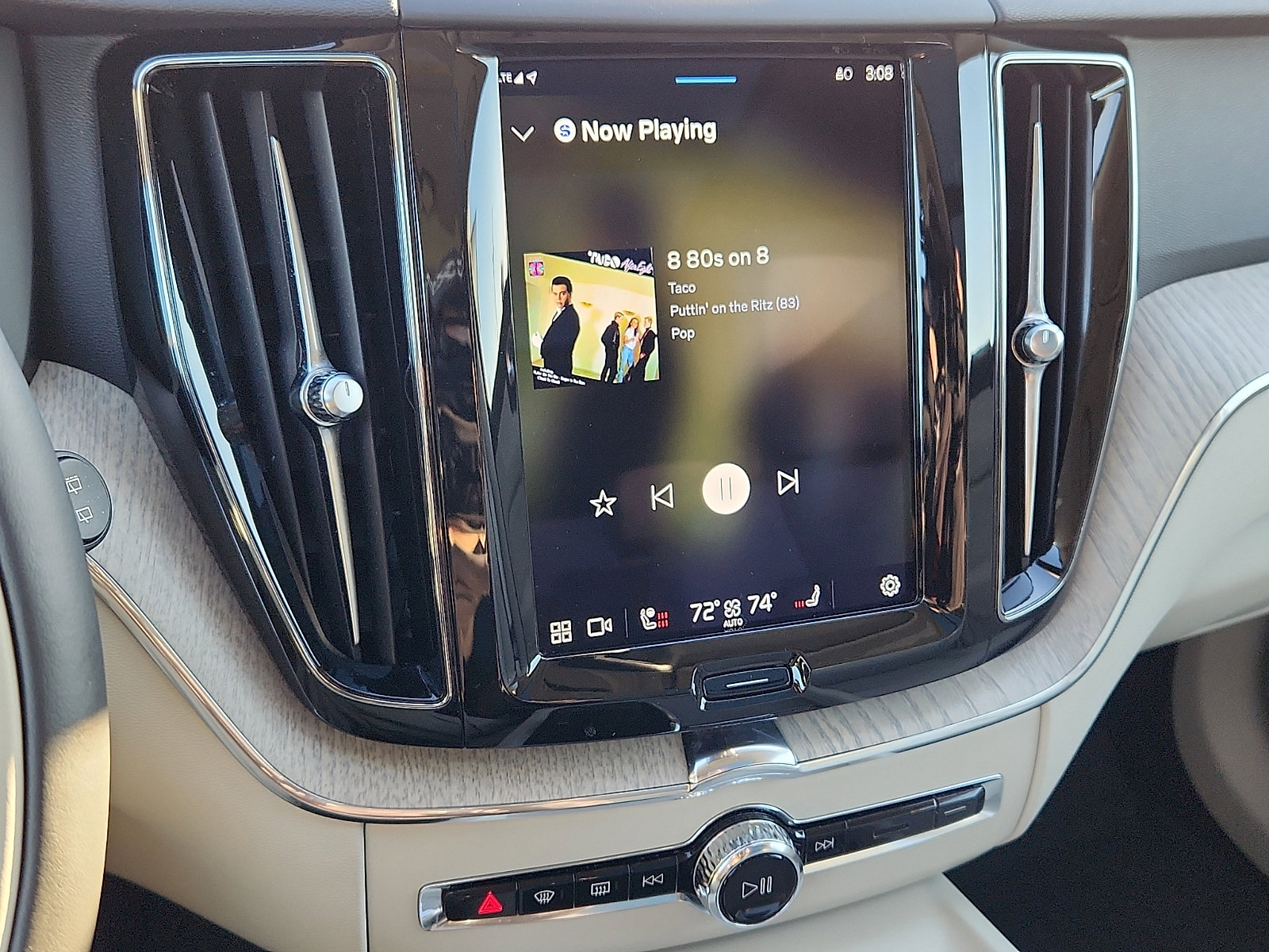 Certified 2023 Volvo XC60 B5 Plus w/ Climate Package image 19