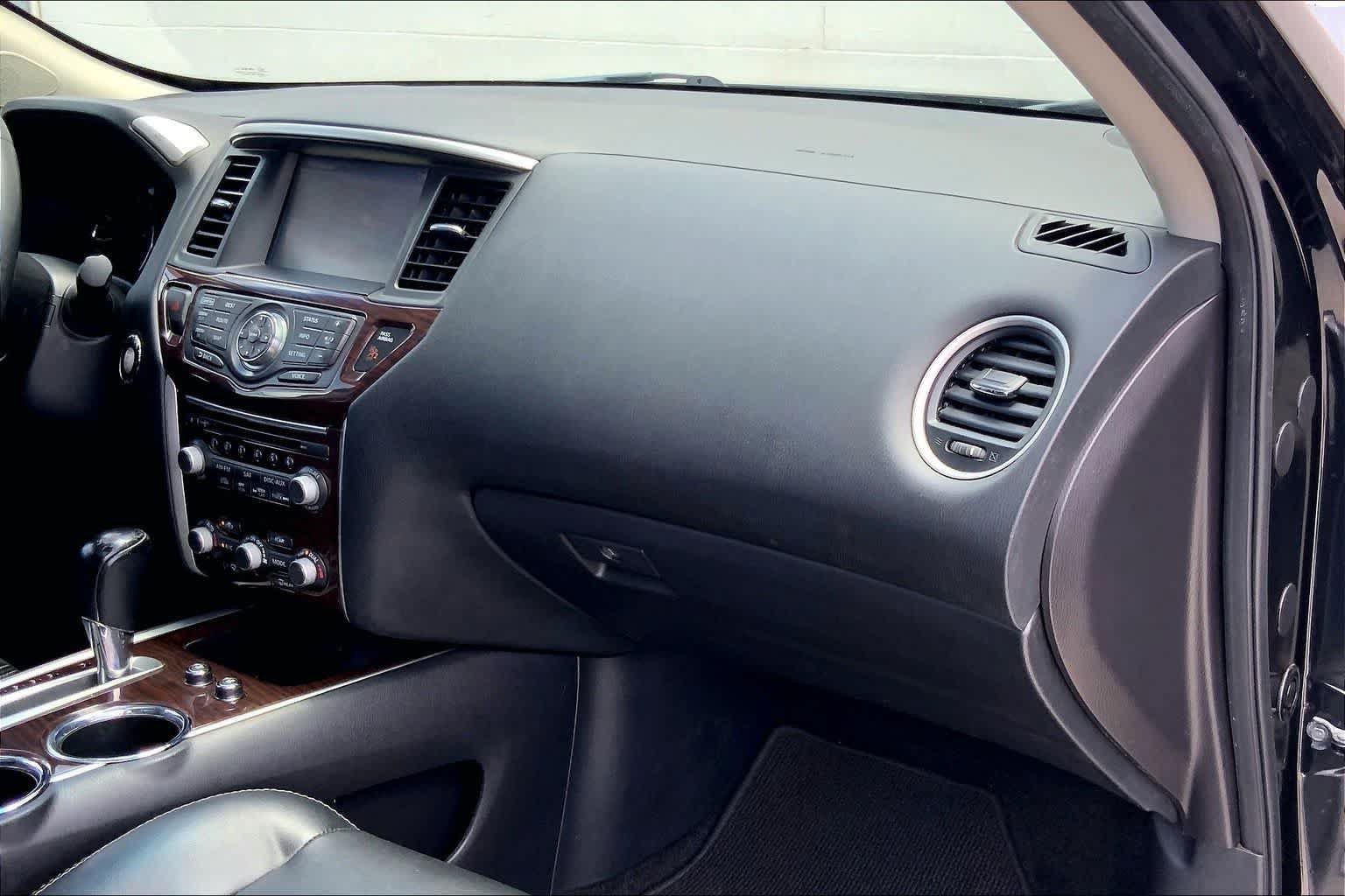 Used 2015 Nissan Pathfinder Platinum w/ Family Entertainment Package FWD image 23