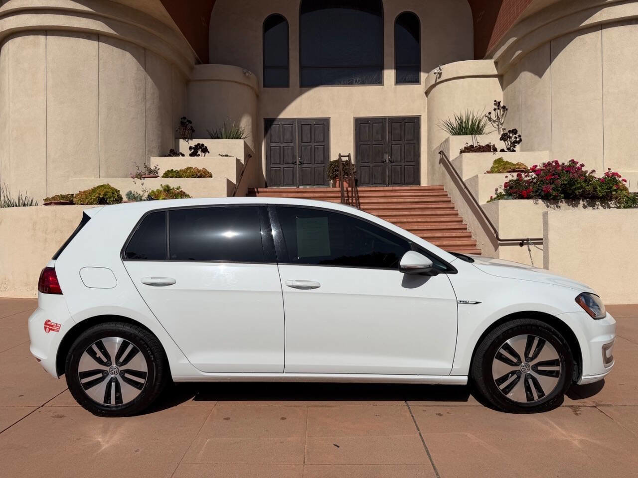 Used 2016 Volkswagen e-Golf SE w/ DC Fast Charging Package FWD image 7