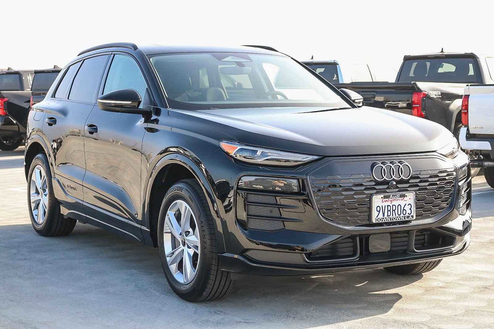 Used 2025 Audi Q6 e-tron Premium w/ Convenience Package image 3