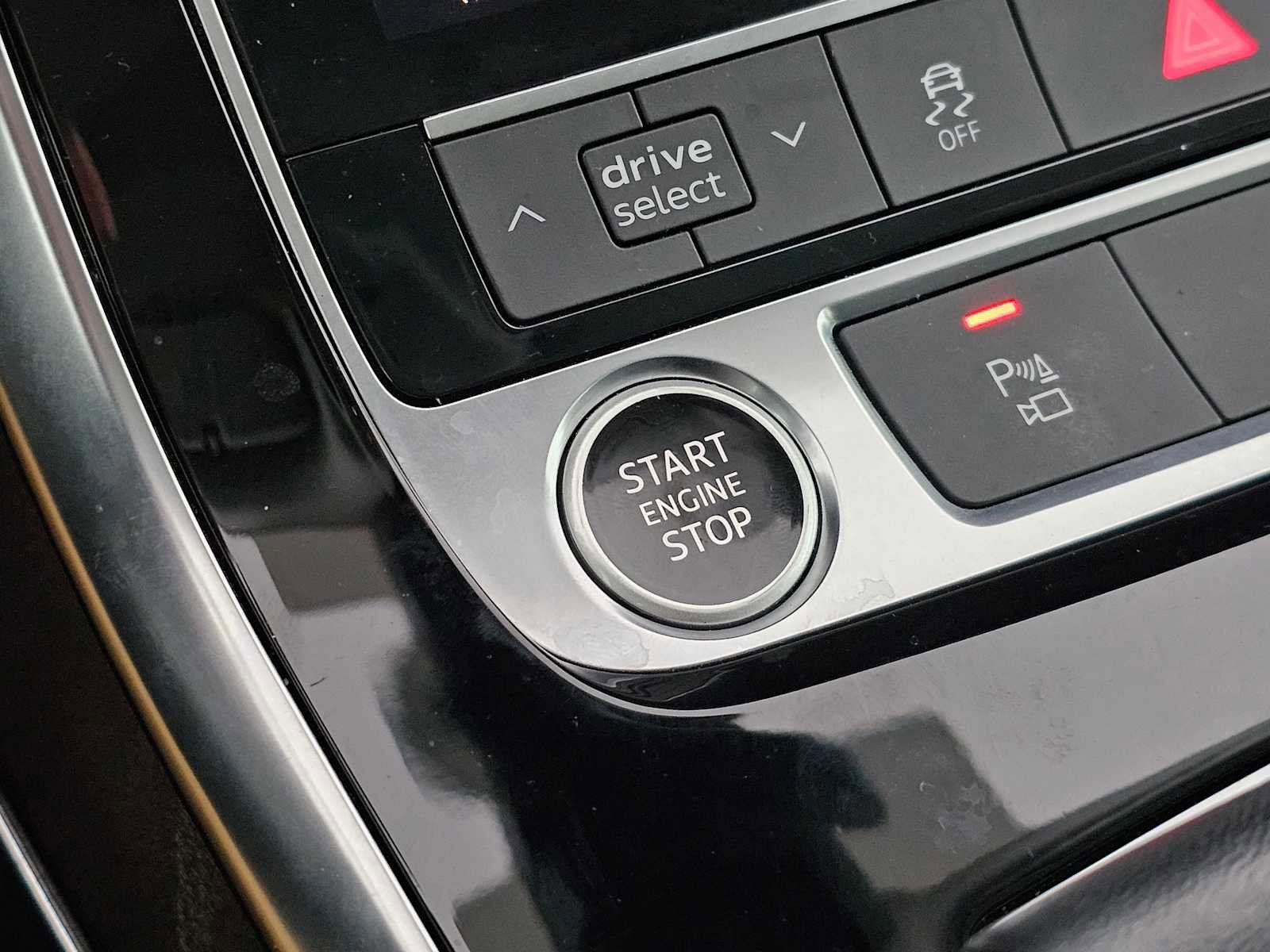 Used 2022 Audi Q8 Premium Plus image 30