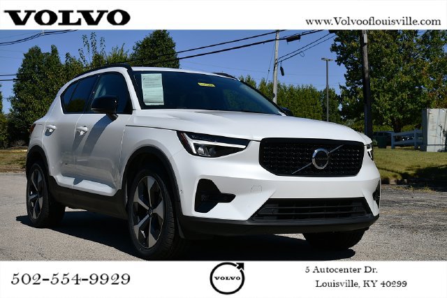 Certified 2025 Volvo XC40 B5 Plus AWD/4WD image 1