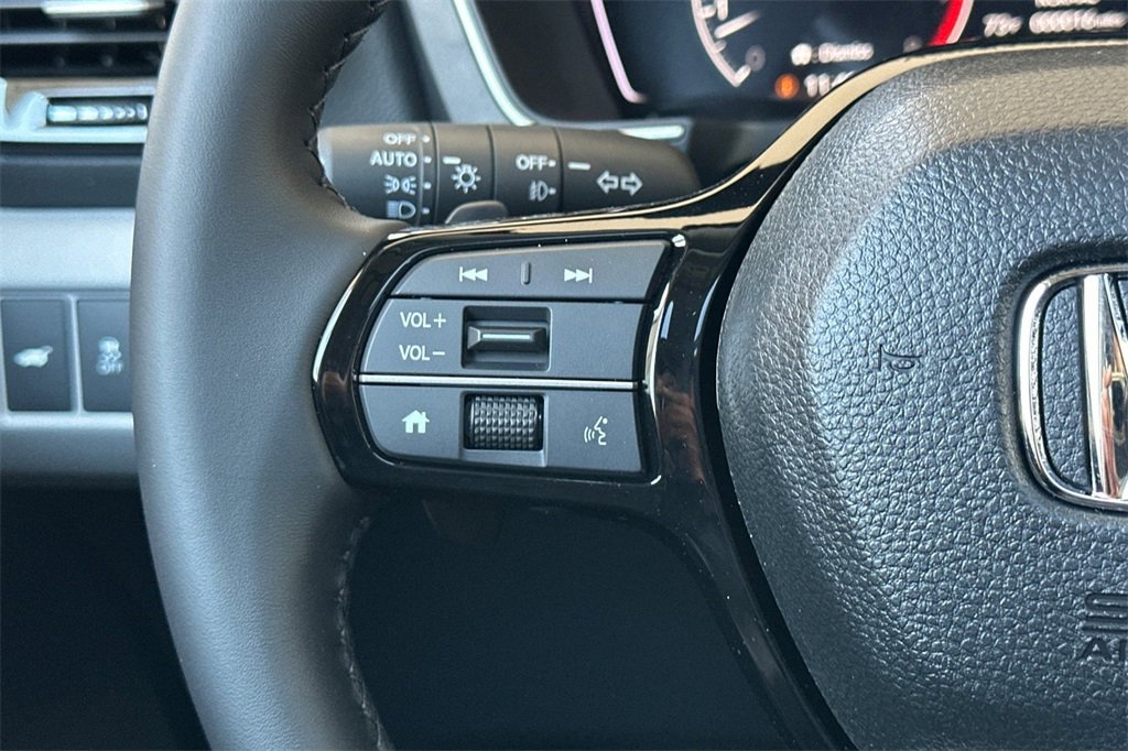 New 2025 Honda Pilot Touring image 27