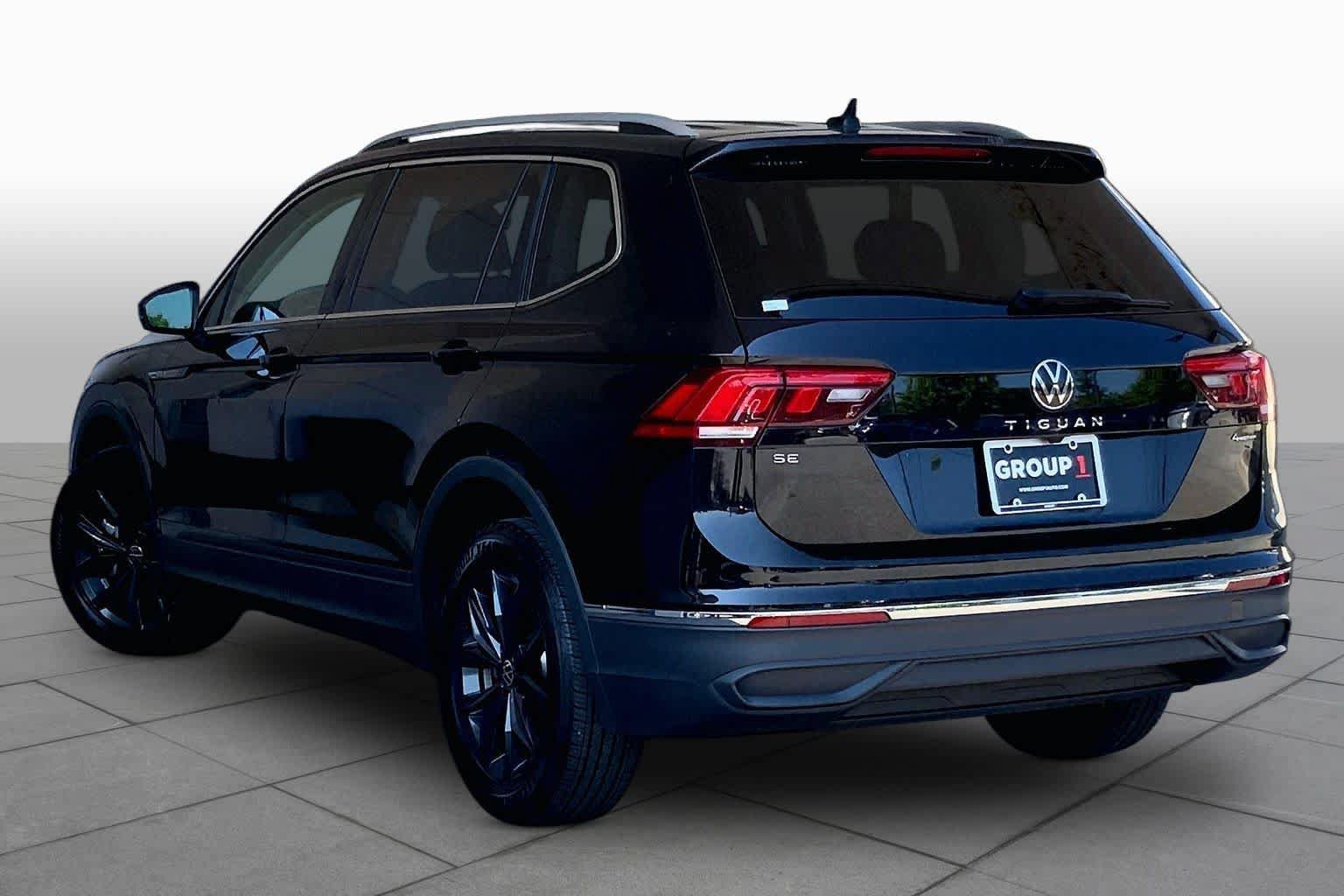 Used 2024 Volkswagen Tiguan SE AWD/4WD image 12