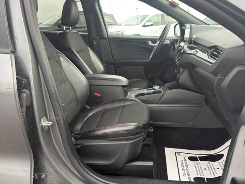 Used 2025 Ford Escape ST-Line Select image 18