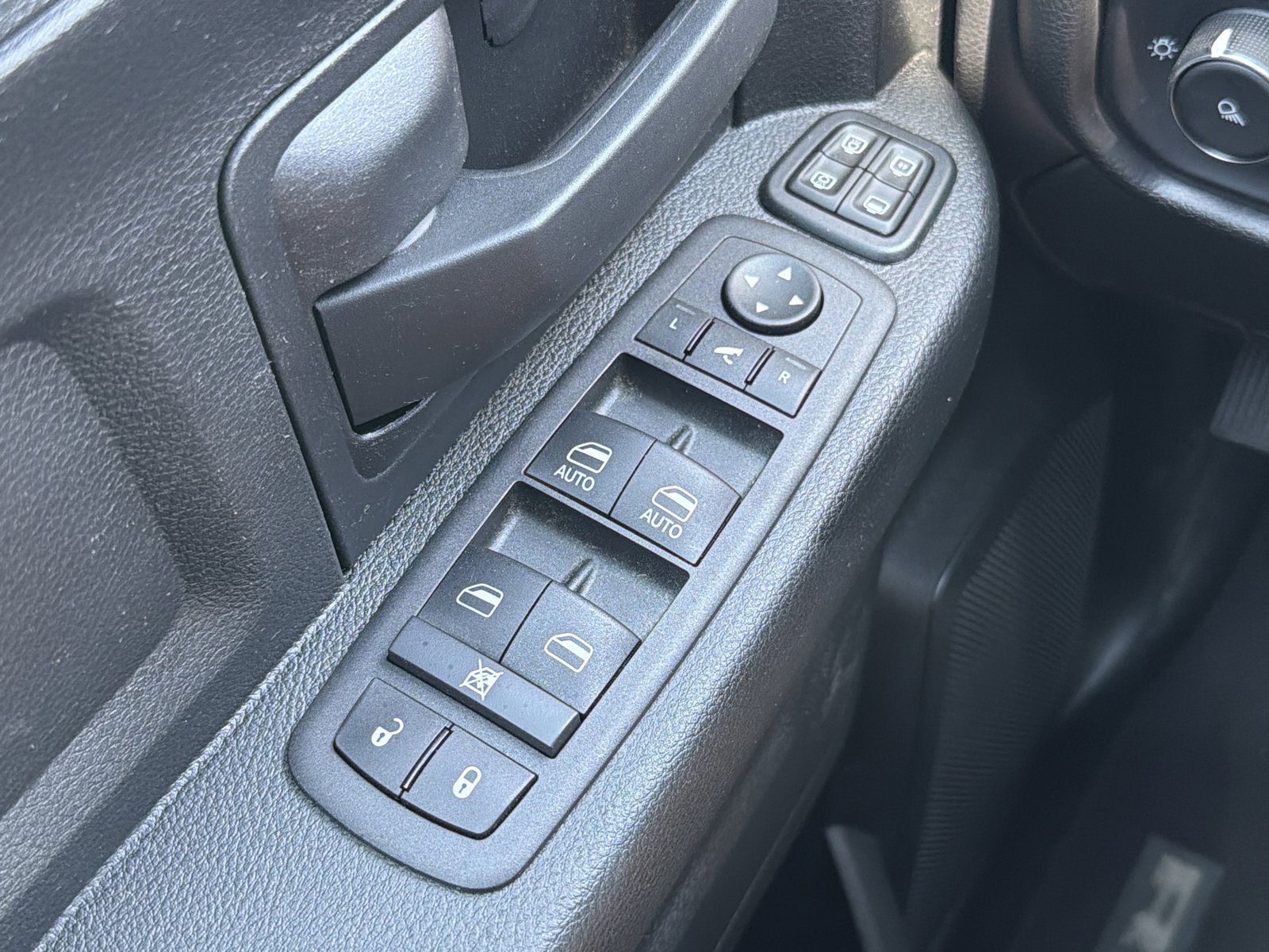 Used 2024 RAM 2500 Tradesman w/ Chrome Appearance Group AWD/4WD image 18