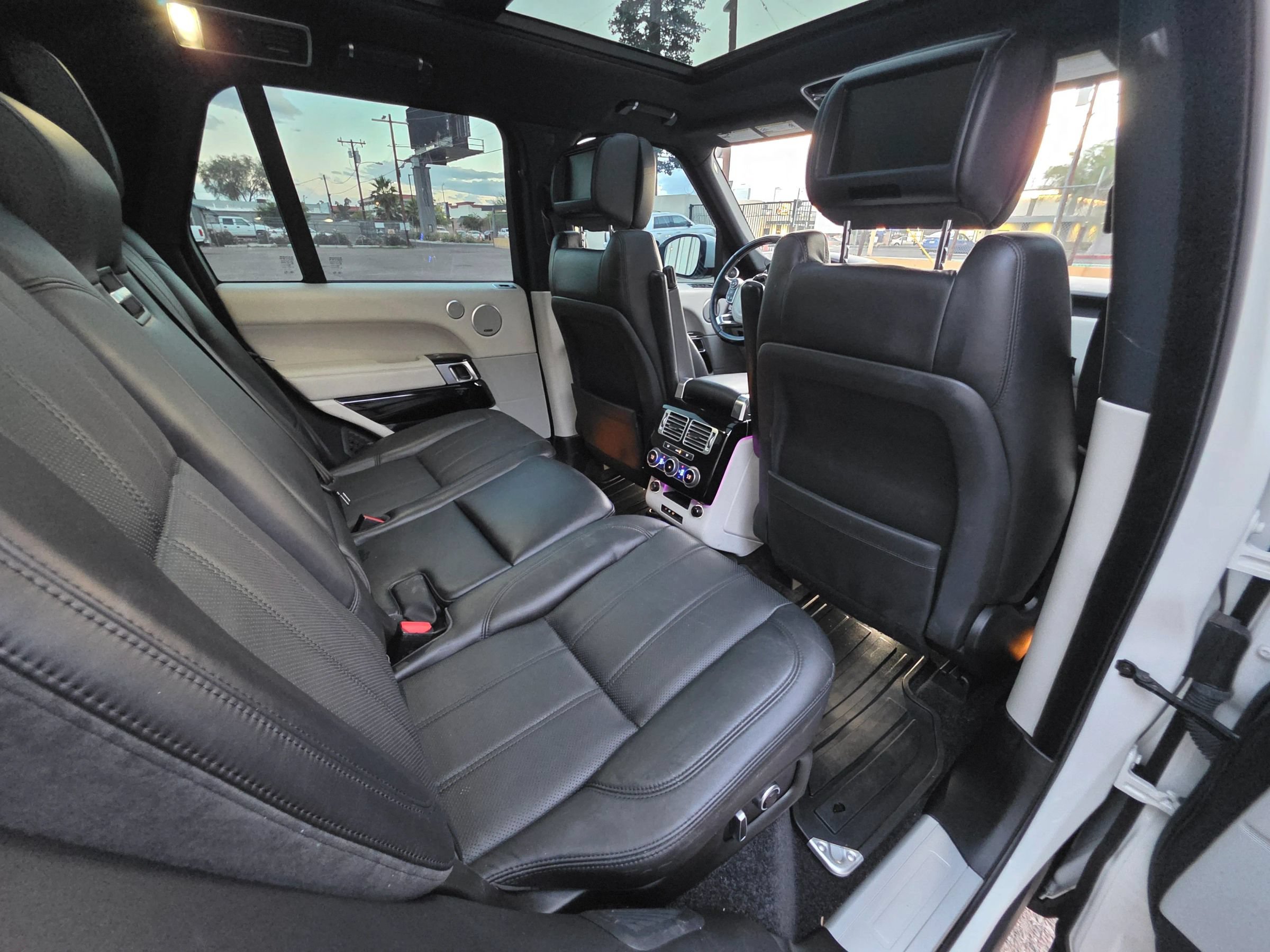 Used 2016 Land Rover Range Rover Supercharged AWD/4WD image 16