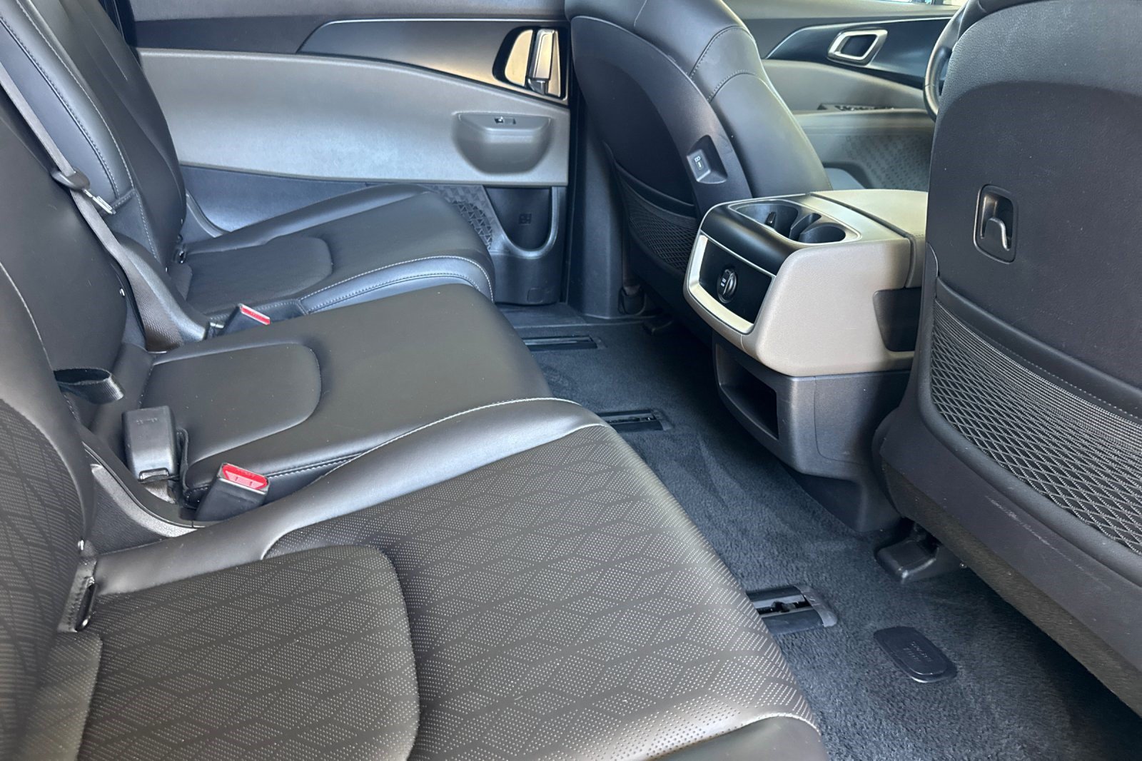 Used 2026 Kia Carnival FWD image 33