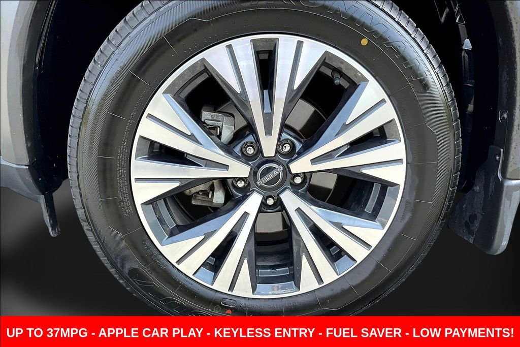 Used 2023 Nissan Rogue SV image 32