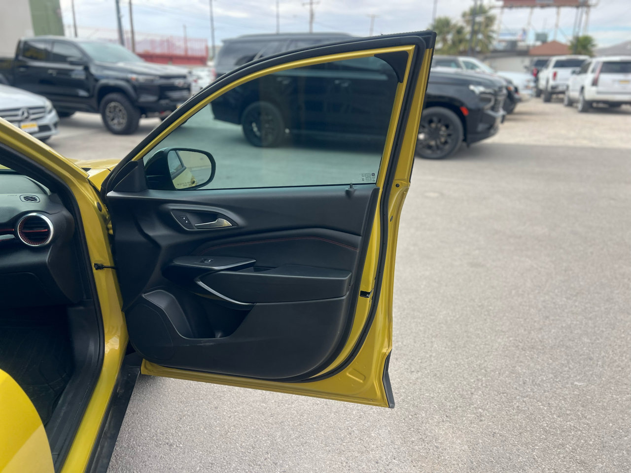 Used 2025 Chevrolet Trax RS w/ Driver Confidence Package image 18