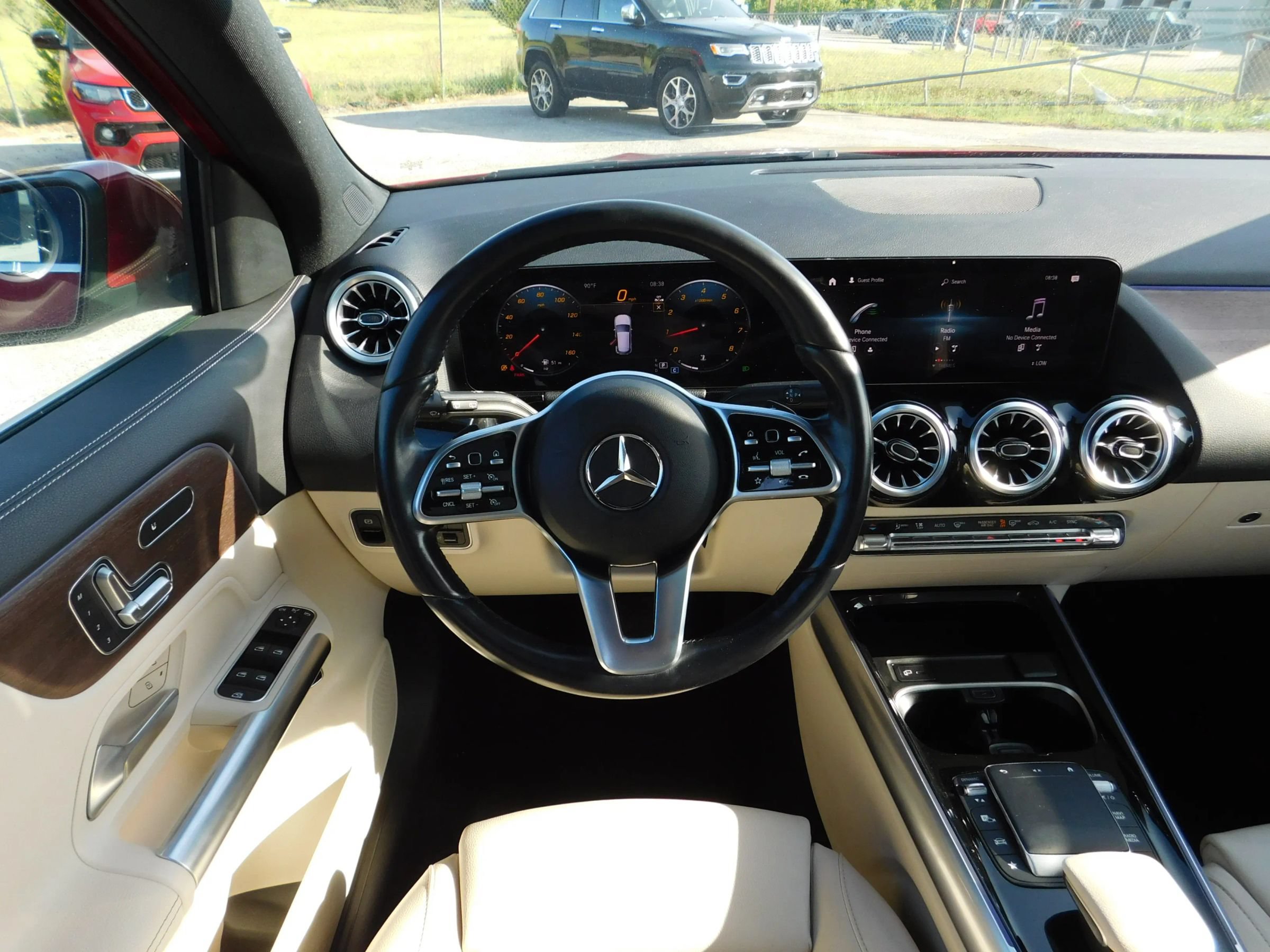 Used 2023 Mercedes-Benz GLA 250 4MATIC w/ Premium Package image 15