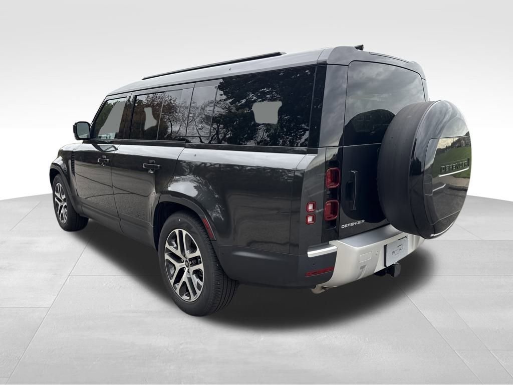 New 2024 Land Rover Defender 130 S image 3