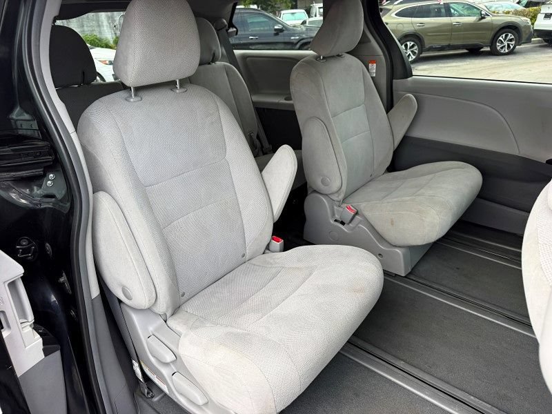 Used 2019 Toyota Sienna L FWD image 16