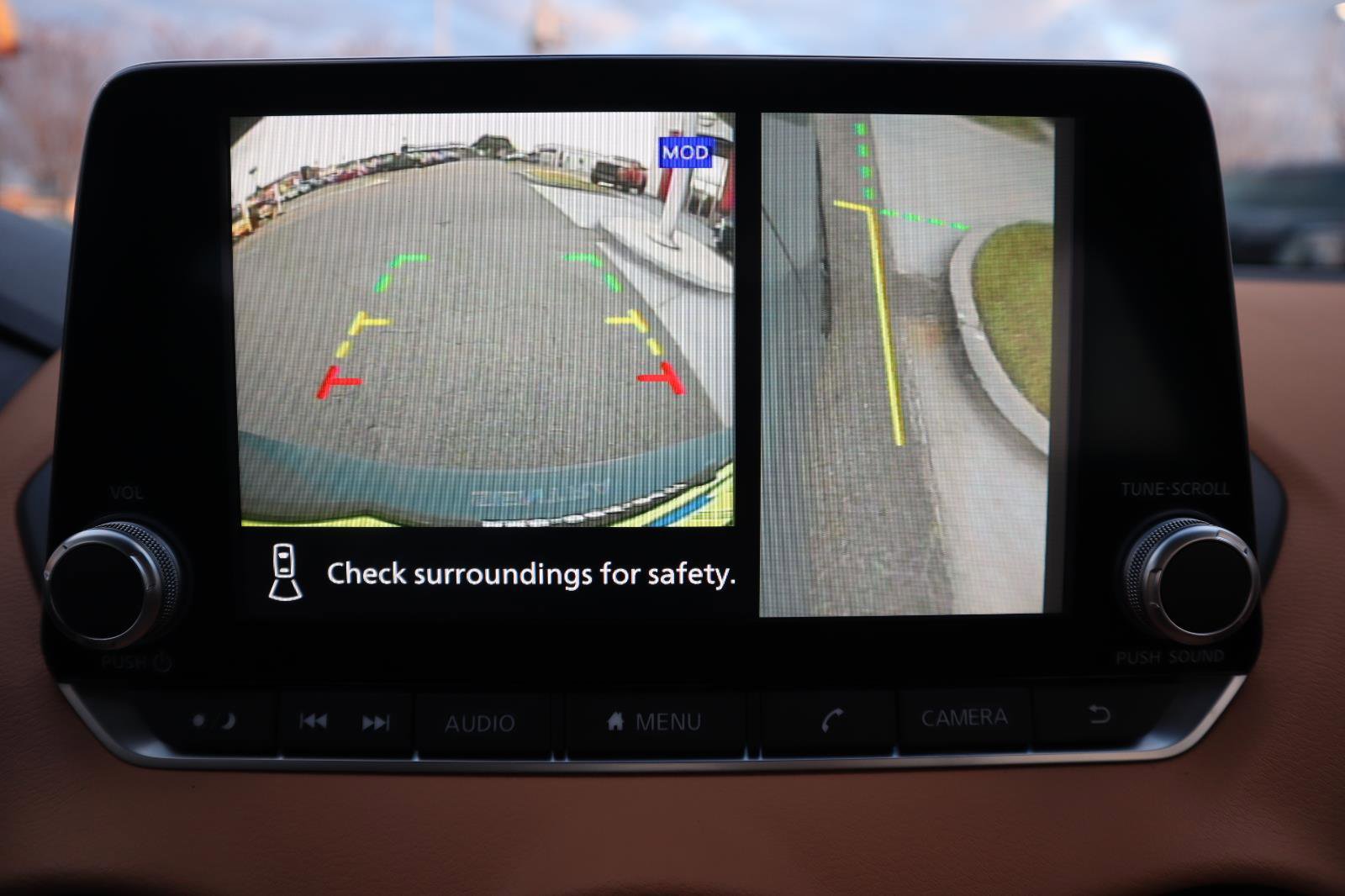 Used 2025 Nissan Sentra SV w/ SV Premium Package image 29