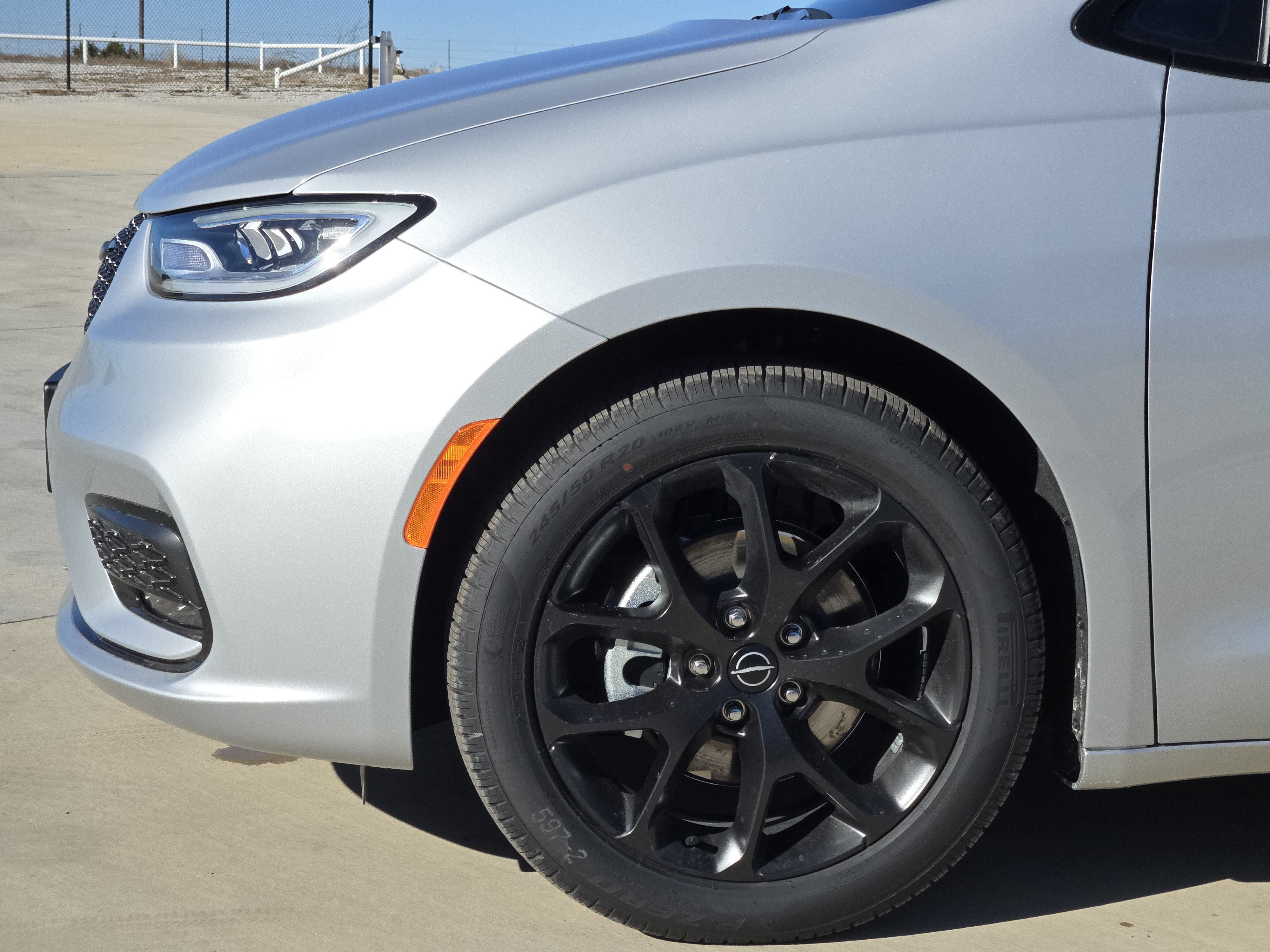 New 2026 Chrysler Pacifica Limited w/ S Appearance Package FWD image 5