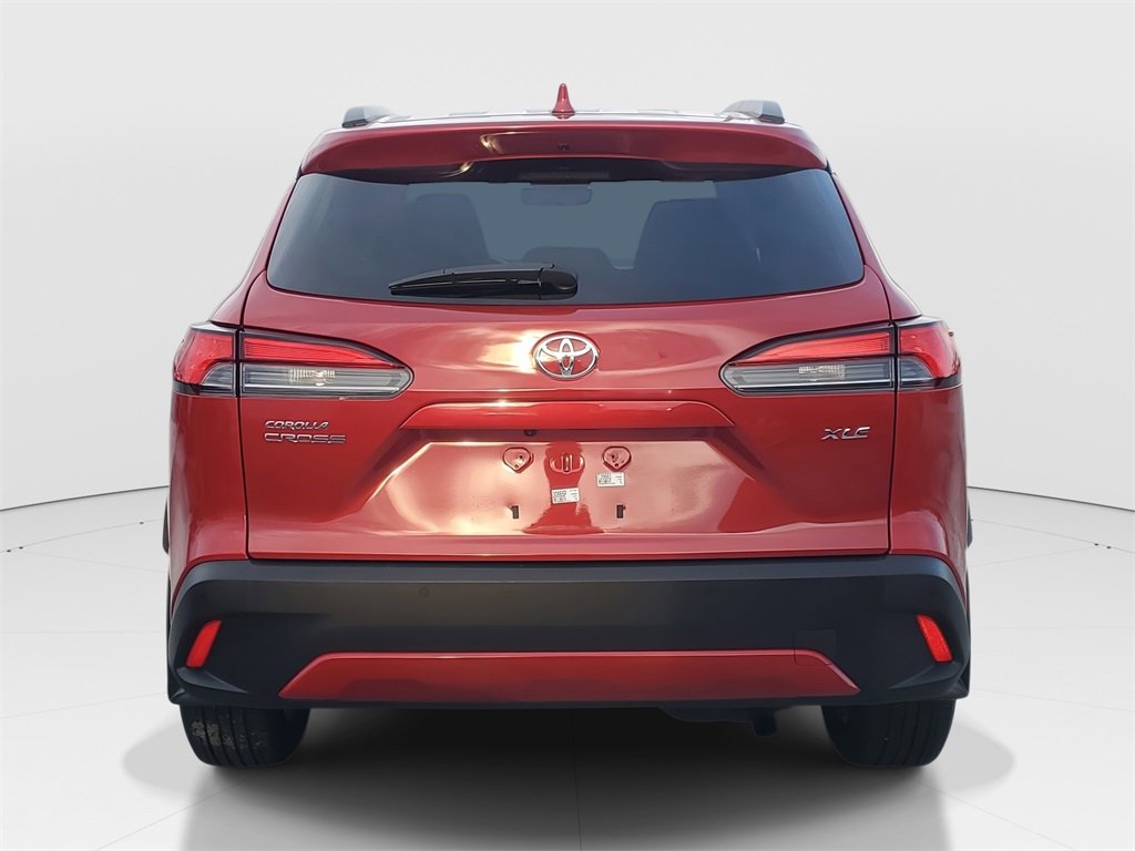 Used 2023 Toyota Corolla Cross XLE image 6