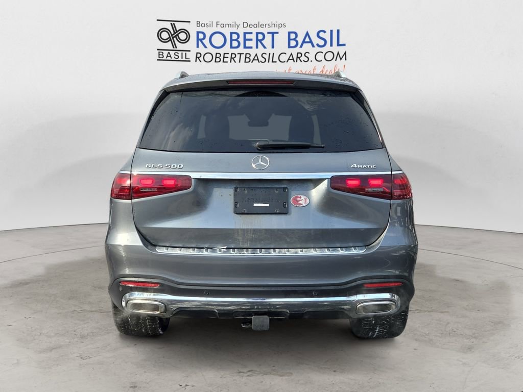 Used 2025 Mercedes-Benz GLS 580 4MATIC image 4