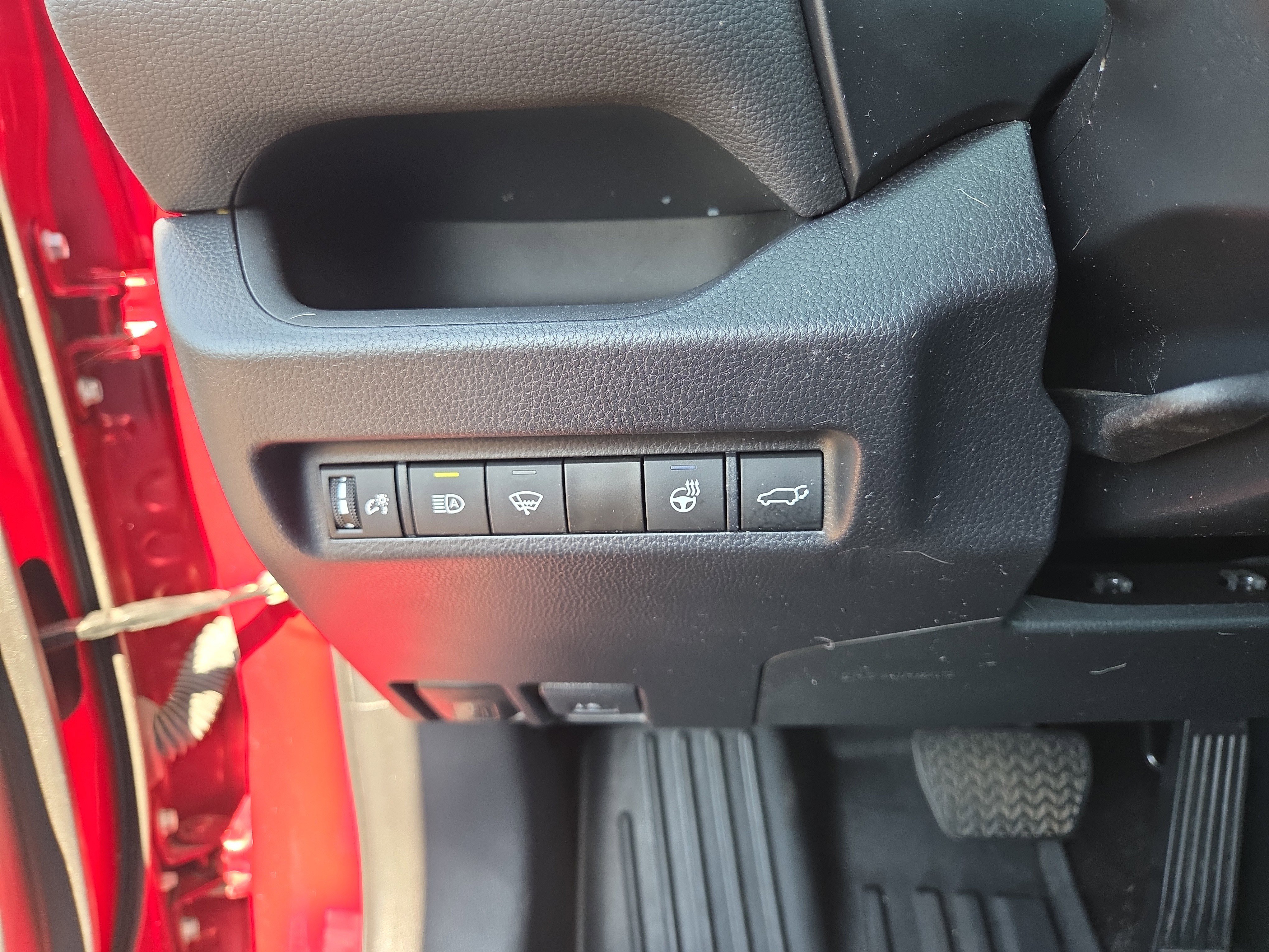 Certified 2022 Toyota RAV4 XLE w/ Convenience Package image 32