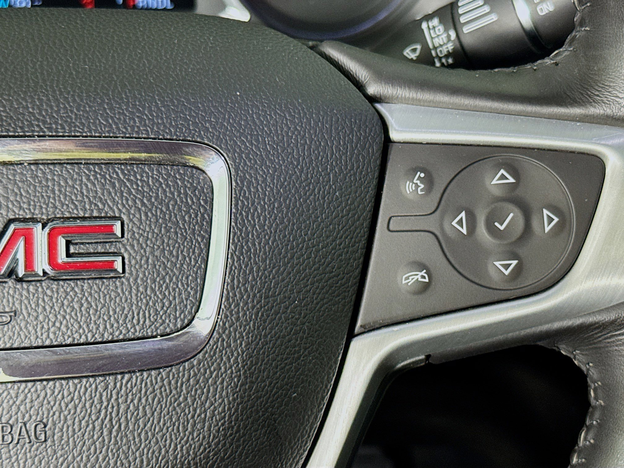 Used 2018 GMC Acadia SLE FWD image 14